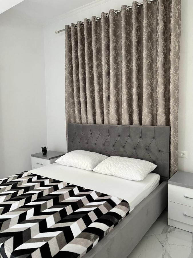 Xhefri'S Apartments Vlorë Екстериор снимка