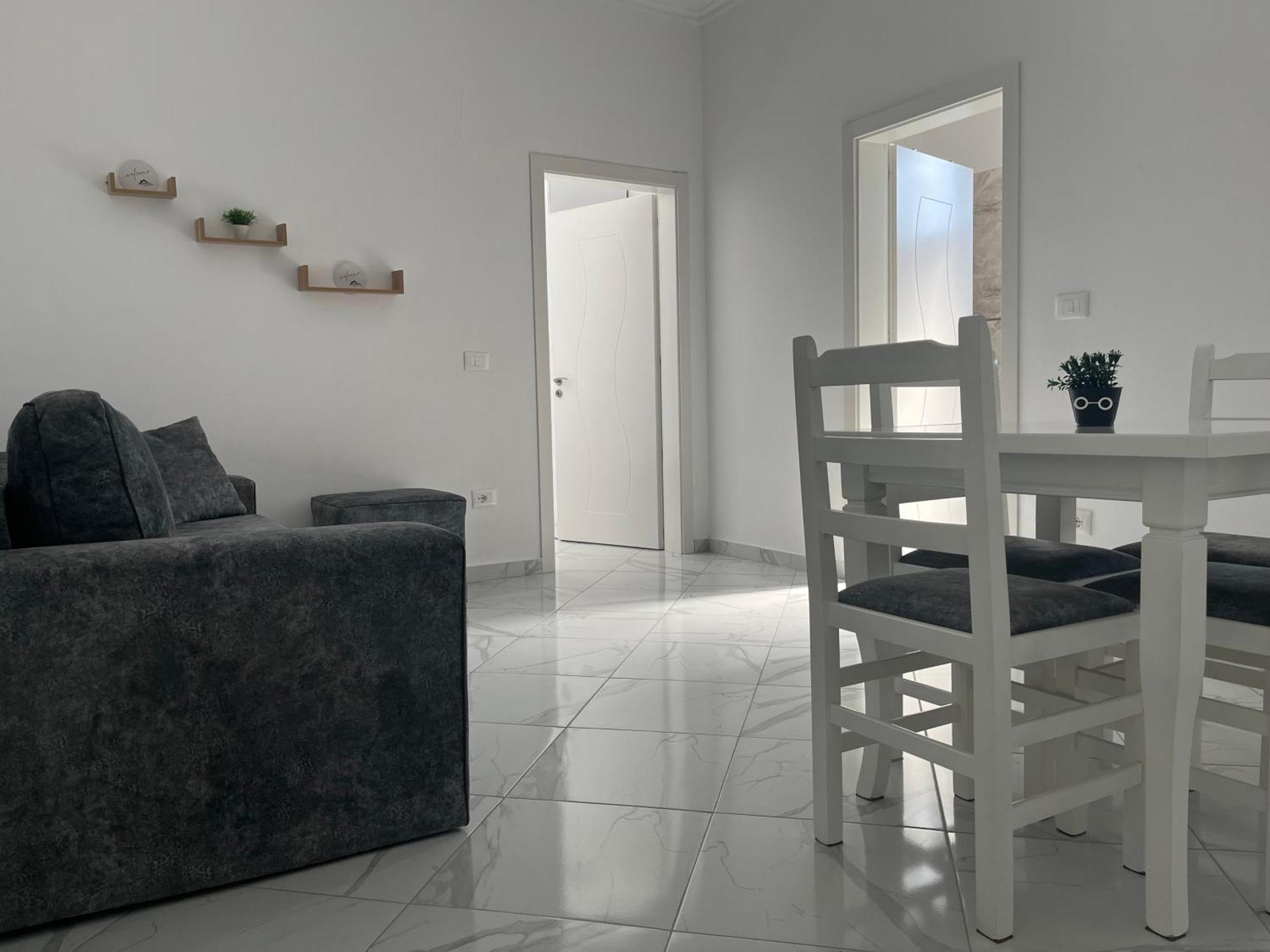 Xhefri'S Apartments Vlorë Екстериор снимка