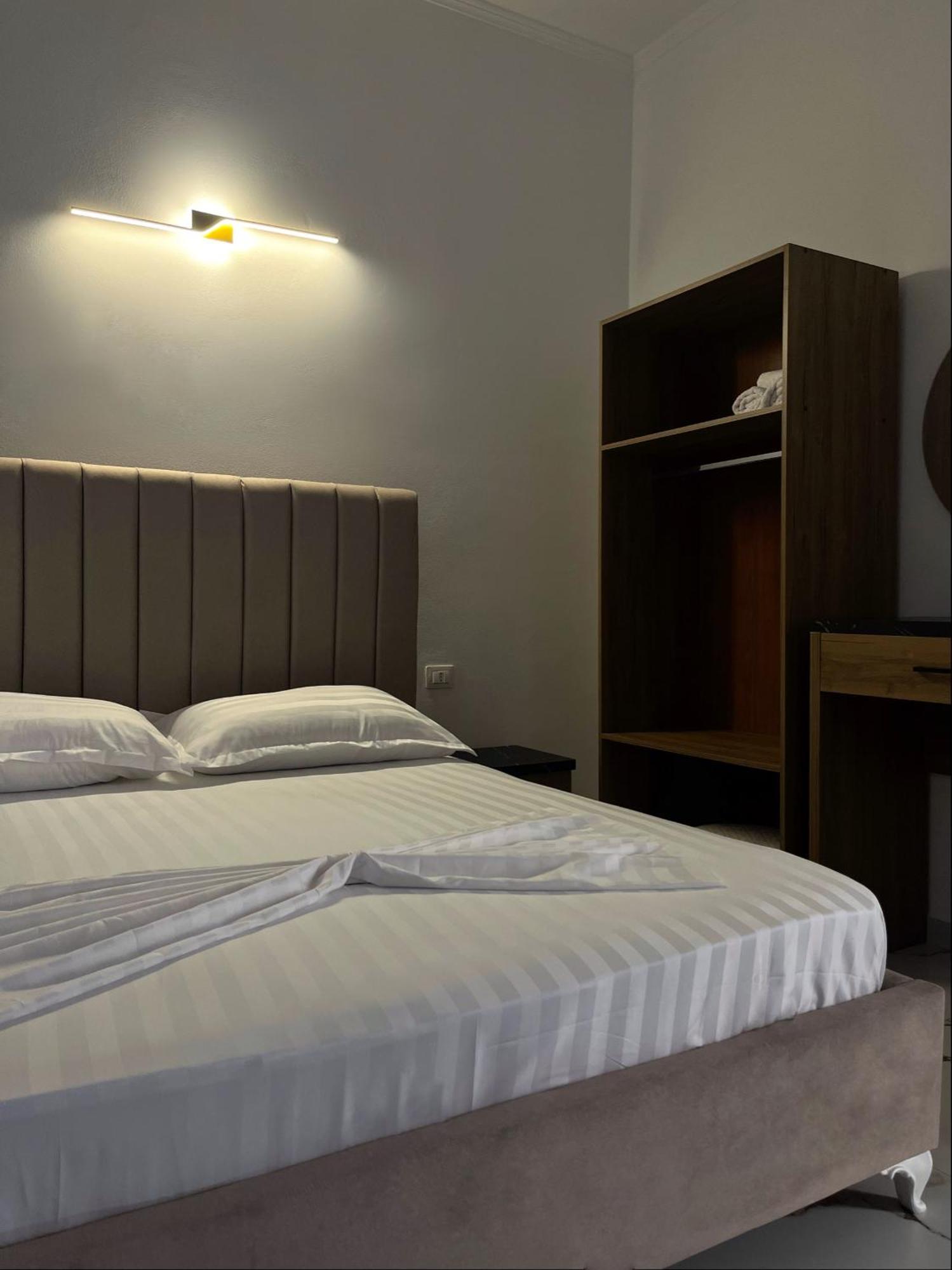 Xhefri'S Apartments Vlorë Екстериор снимка