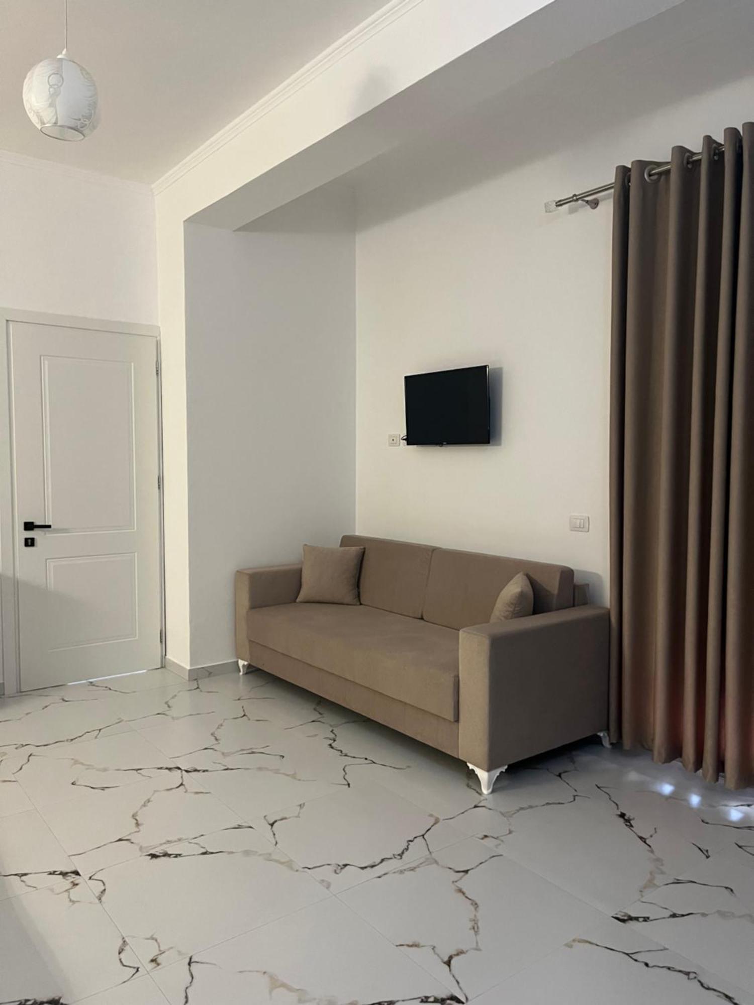 Xhefri'S Apartments Vlorë Екстериор снимка