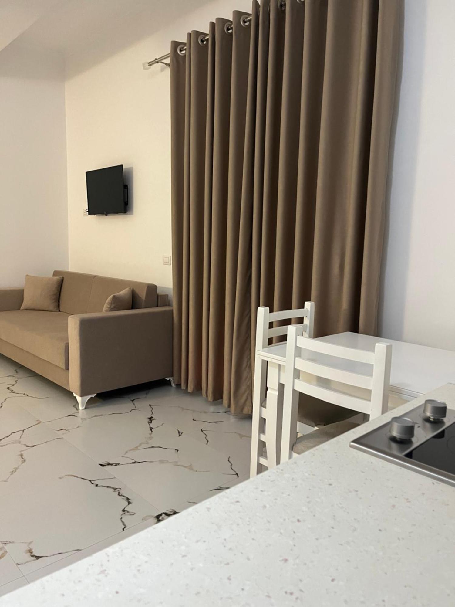 Xhefri'S Apartments Vlorë Екстериор снимка