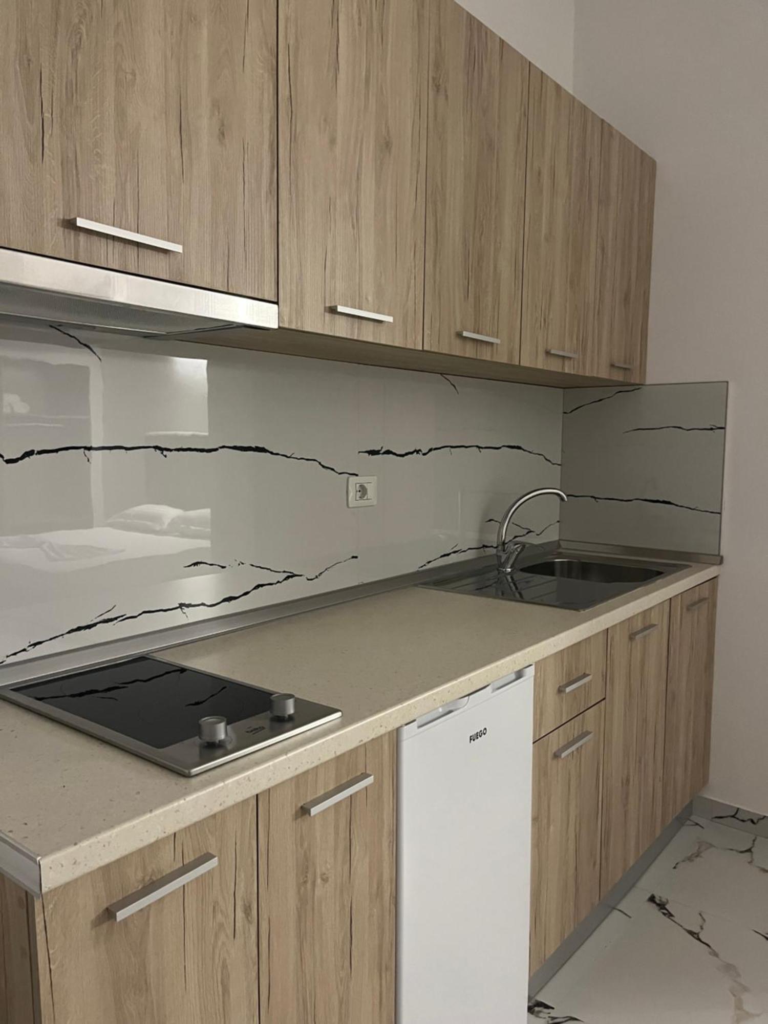 Xhefri'S Apartments Vlorë Екстериор снимка