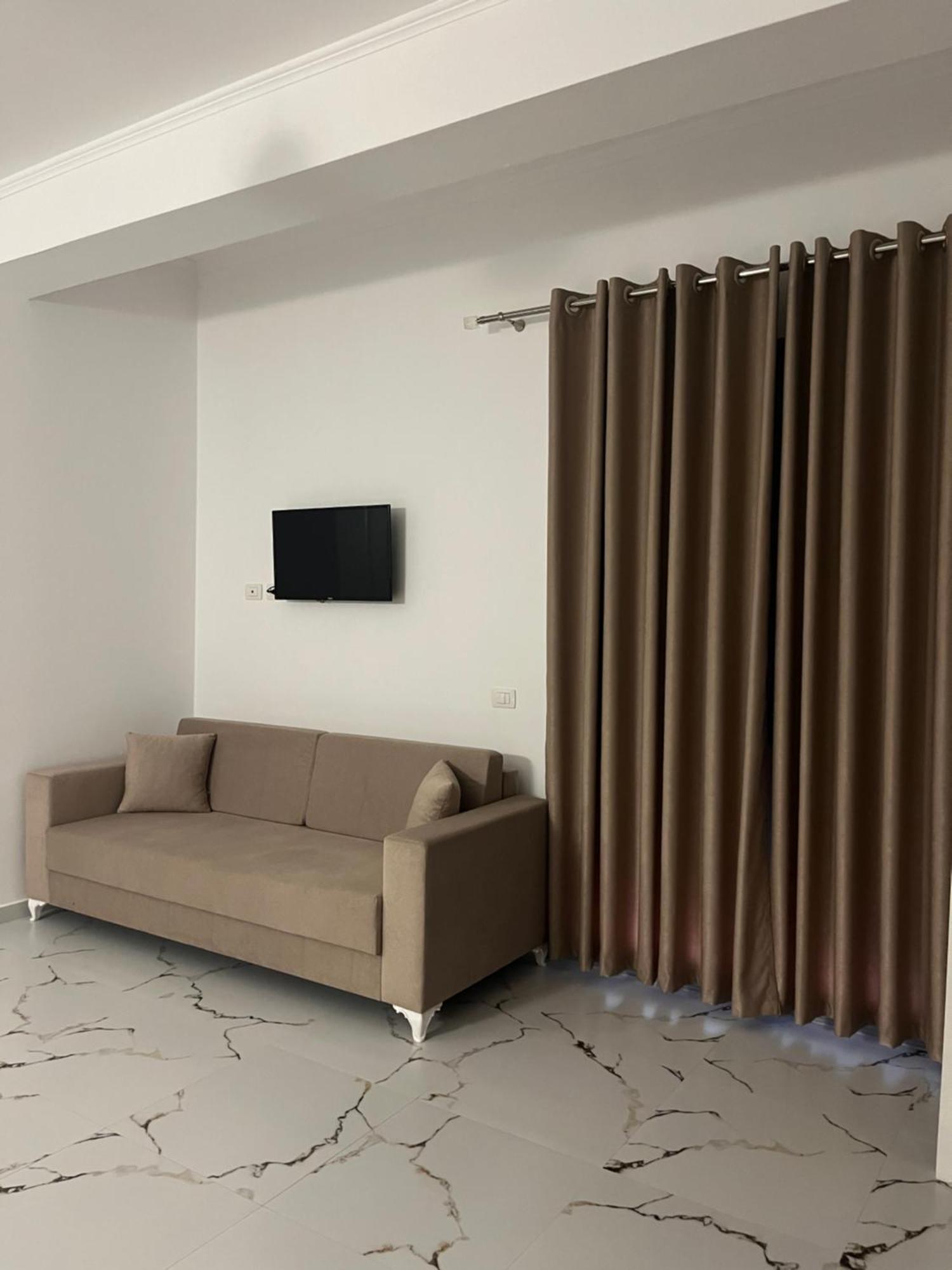 Xhefri'S Apartments Vlorë Екстериор снимка