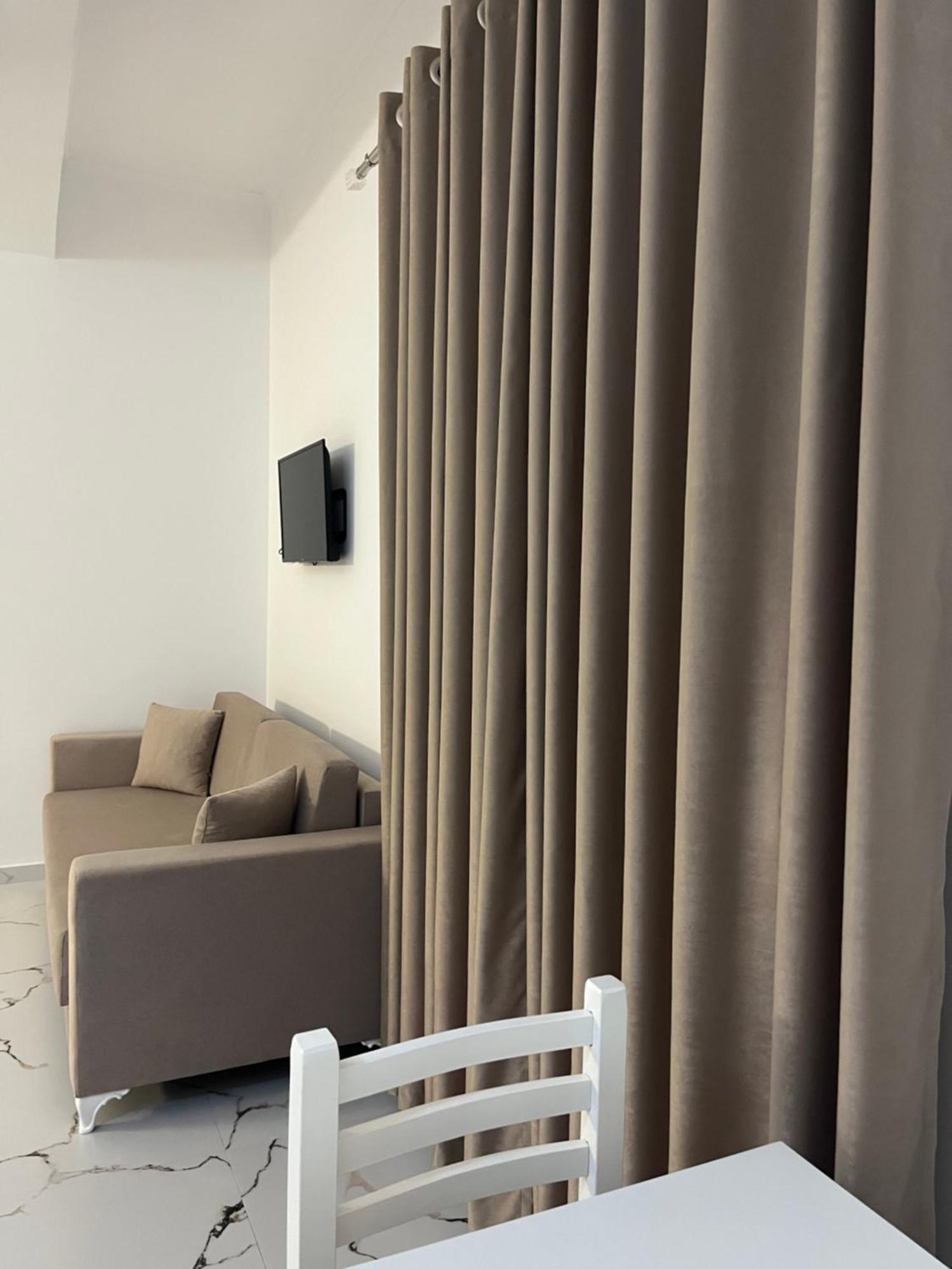 Xhefri'S Apartments Vlorë Екстериор снимка