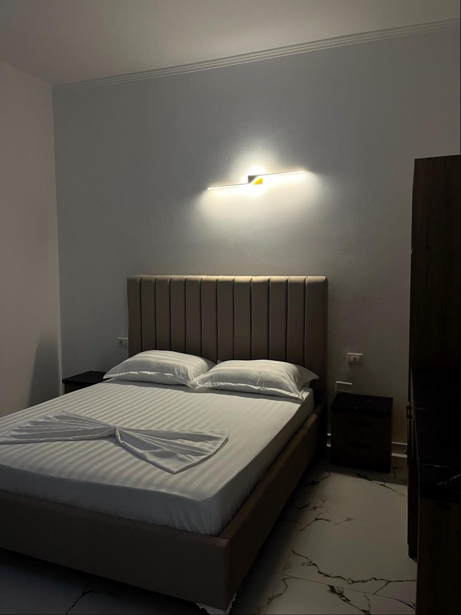 Xhefri'S Apartments Vlorë Екстериор снимка