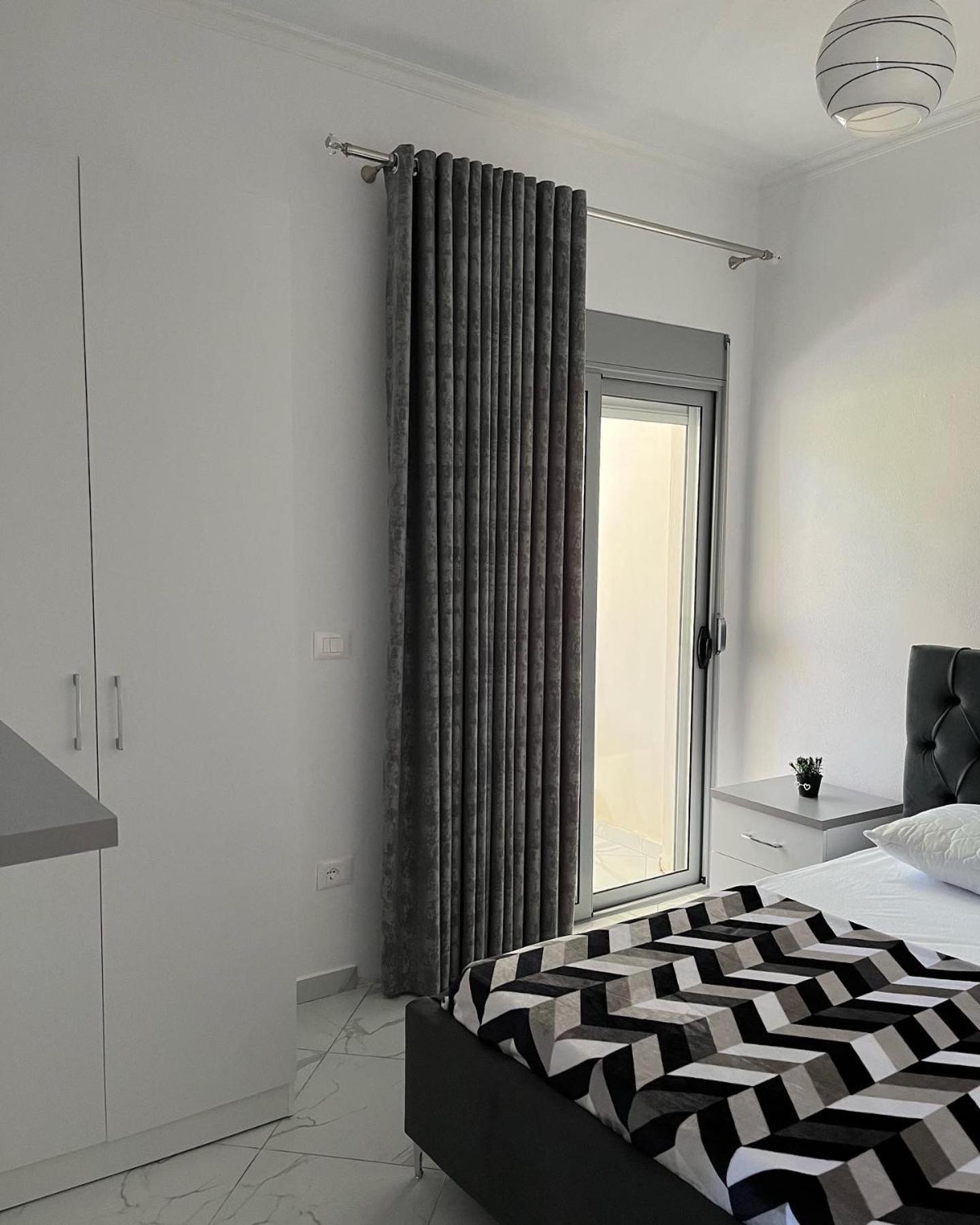 Xhefri'S Apartments Vlorë Екстериор снимка