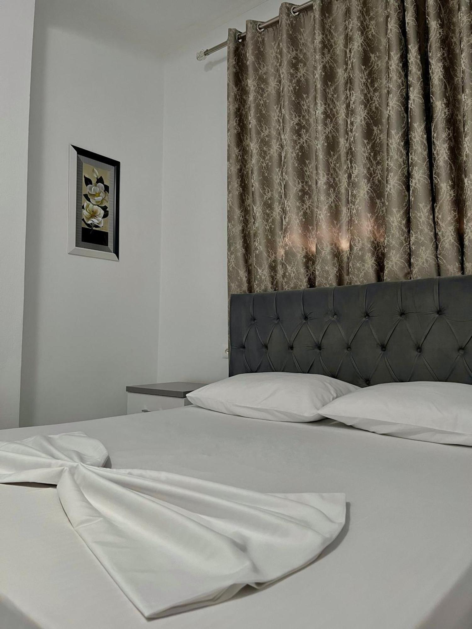 Xhefri'S Apartments Vlorë Екстериор снимка