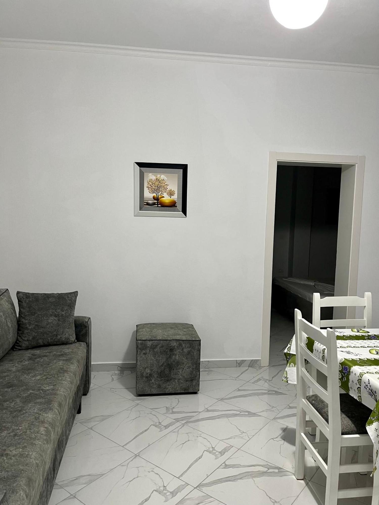 Xhefri'S Apartments Vlorë Екстериор снимка