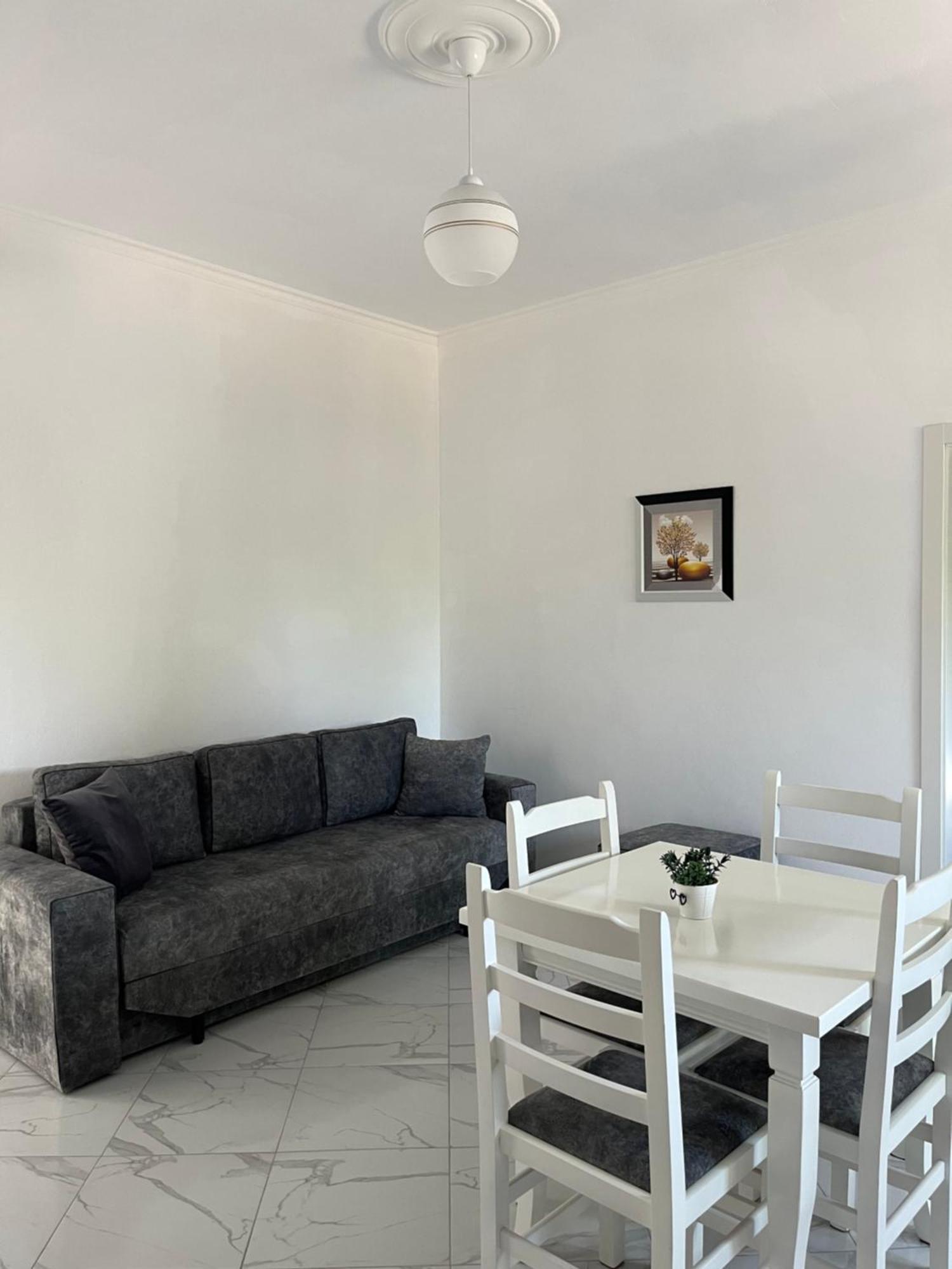 Xhefri'S Apartments Vlorë Екстериор снимка