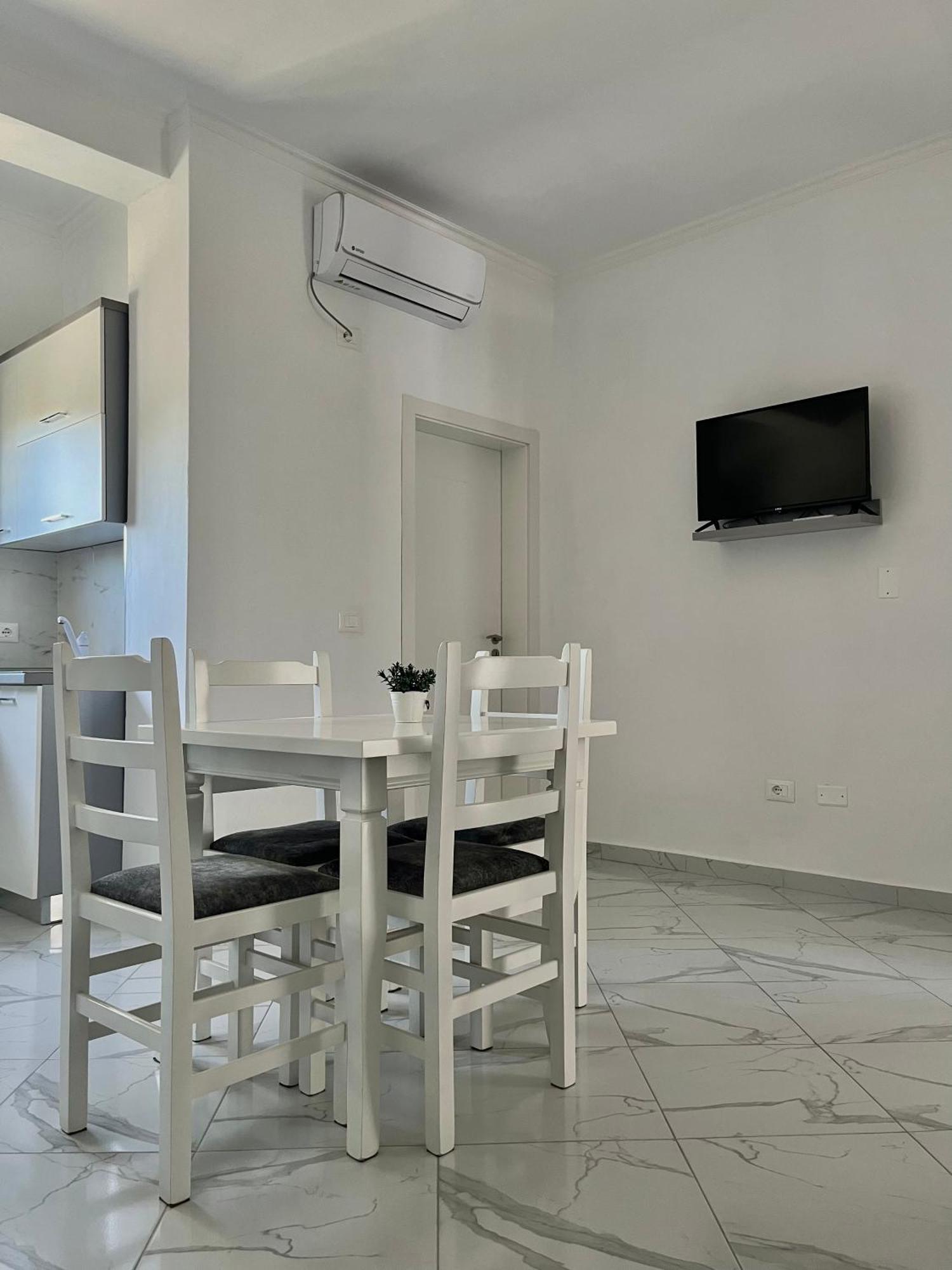 Xhefri'S Apartments Vlorë Екстериор снимка