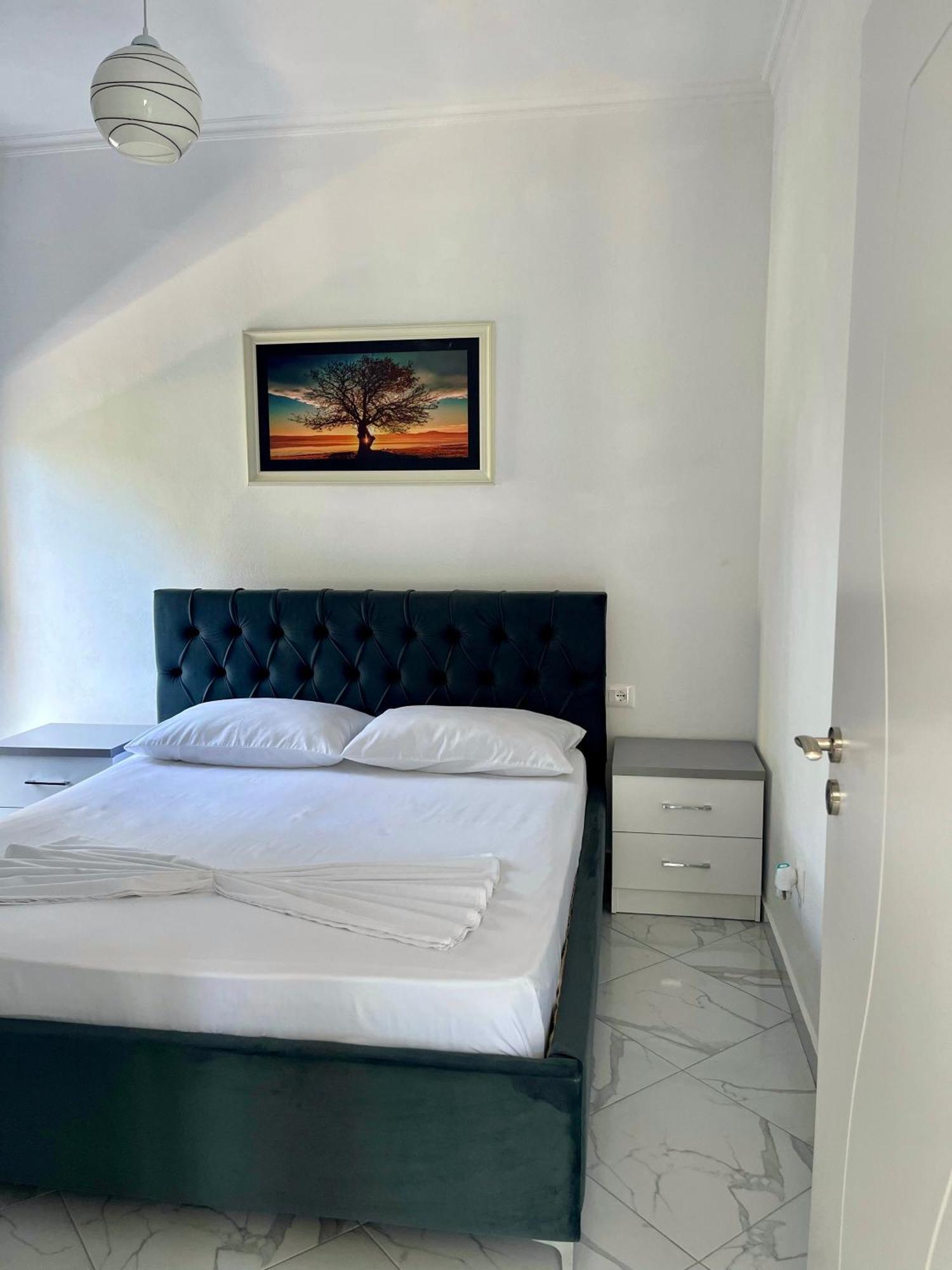 Xhefri'S Apartments Vlorë Екстериор снимка