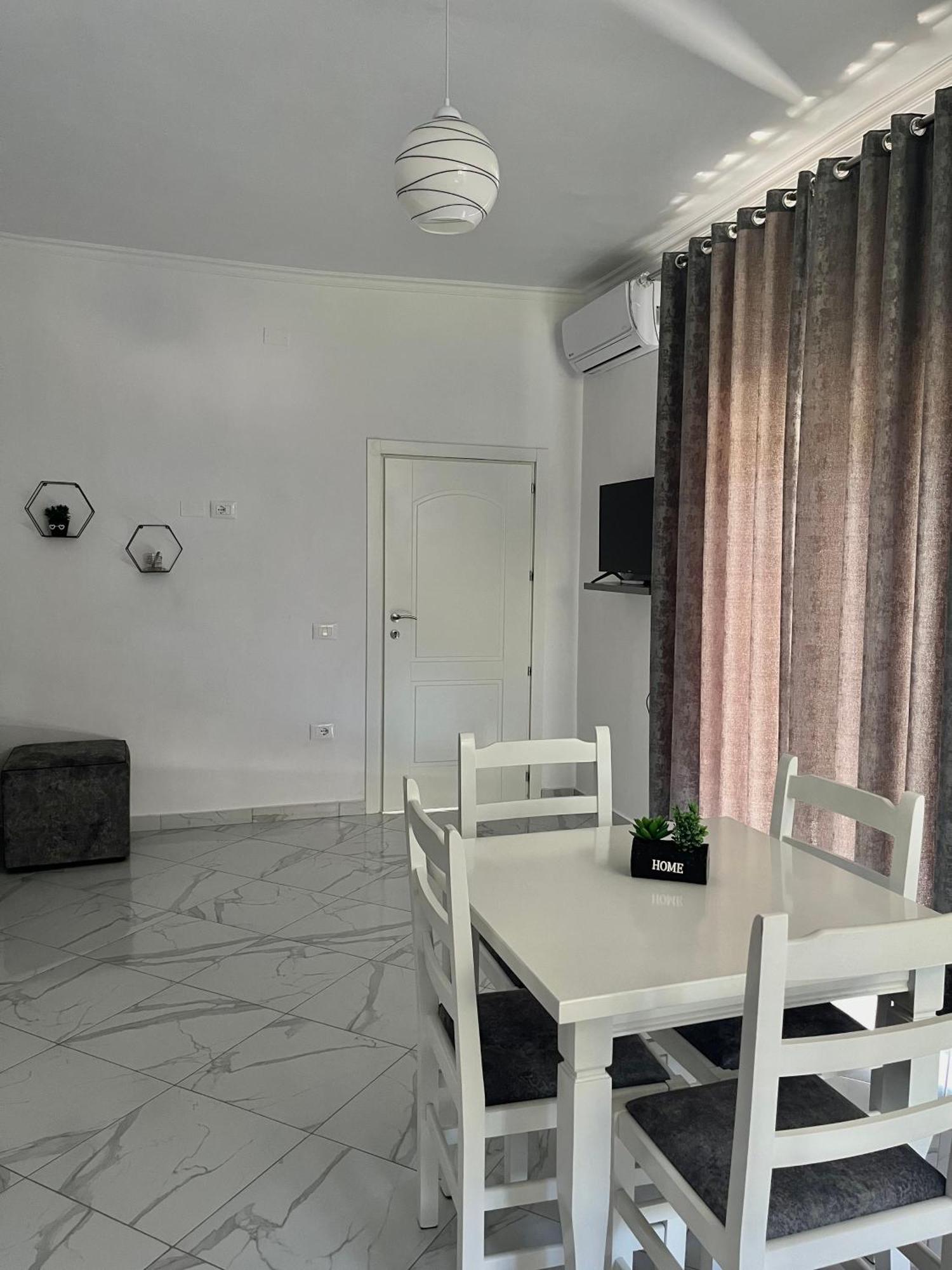 Xhefri'S Apartments Vlorë Екстериор снимка